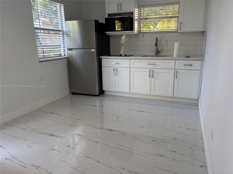 214 NW 46th Ave in Miami, FL - Building Photo