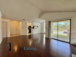 8724 Mallard Reserve Dr in Tampa, FL - Foto de edificio - Building Photo