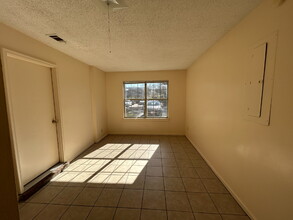 612 Hampton St in Hinesville, GA - Foto de edificio - Building Photo