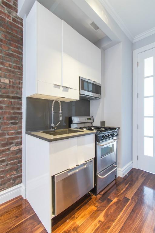 124 Ridge St, Unit 8 in New York, NY - Building Photo - Building Photo