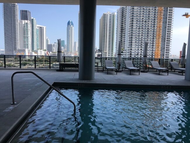 1600 NE 1st Ave, Unit 1715 in Miami, FL - Foto de edificio - Building Photo