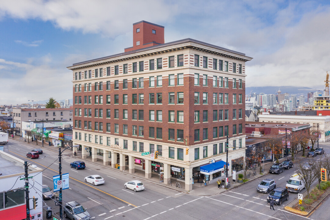 Lee Building in Vancouver, BC - Building Photo