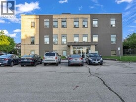 3177 Riverside Dr E in Windsor, ON - Building Photo