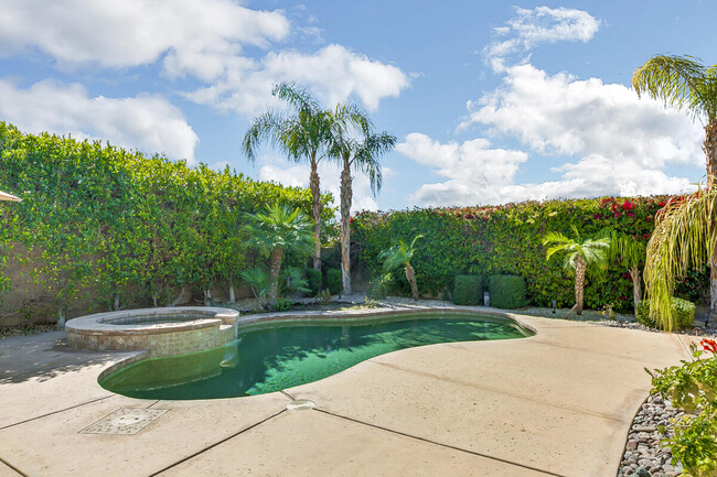 35378 Vista Montana Ct in Cathedral City, CA - Foto de edificio - Building Photo