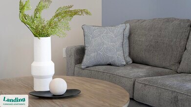 1000 Forestview Dr in Oakwood, GA - Building Photo - Building Photo