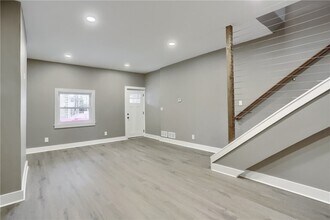 5619 Hays St in Pittsburgh, PA - Foto de edificio - Building Photo