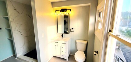 1114 Columbia St, Unit #2 in Newport, KY - Foto de edificio - Building Photo