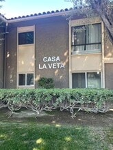 555 S La Veta Park Cir, Unit 138 in Orange, CA - Building Photo - Building Photo