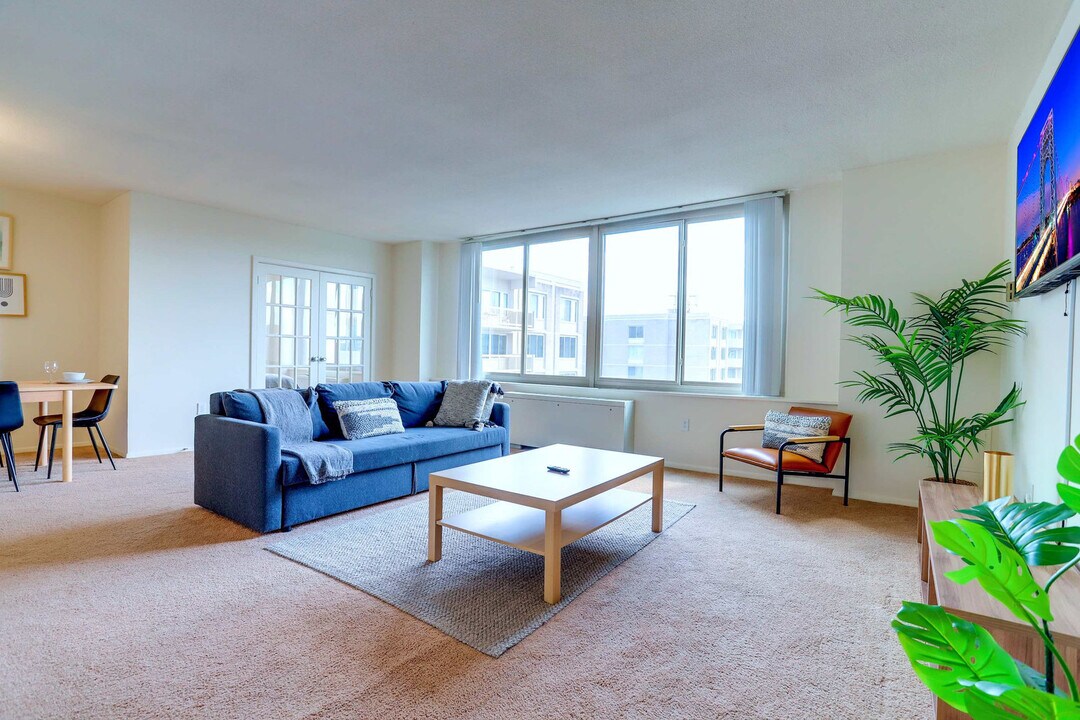 1600 S Eads St-Unit -FL11-ID1022412P in Arlington, VA - Building Photo