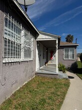 713-715 E Cocoa St in Compton, CA - Foto de edificio - Building Photo