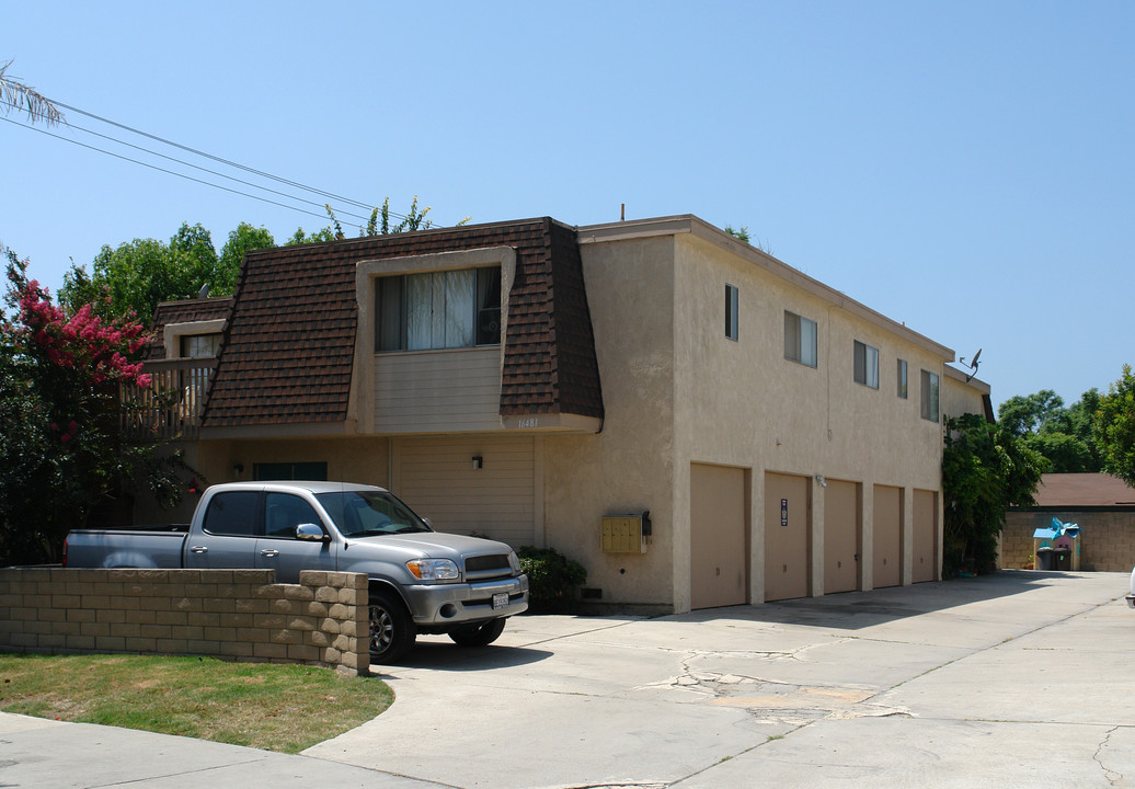 16481 Waterway Cir in Huntington Beach, CA - Building Photo