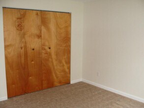 1644 Oak St SE in Albany, OR - Building Photo - Building Photo