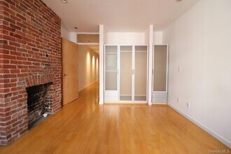 528 W 46th St, Unit 3-E in New York, NY - Building Photo - Building Photo