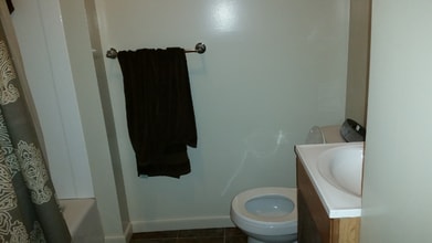 6 Gaugh St in Easthampton, MA - Building Photo - Building Photo