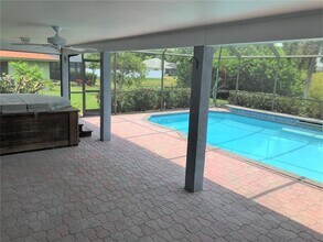 8305 12th Ave Dr NW in Bradenton, FL - Building Photo - Building Photo
