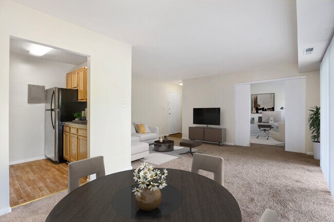 Holly Spring Meadows in Capitol Heights, MD - Building Photo - Building Photo