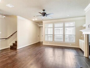 1325 W 24th St in Houston, TX - Foto de edificio - Building Photo