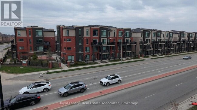 100 Dufay Rd in Brampton, ON - Building Photo - Building Photo