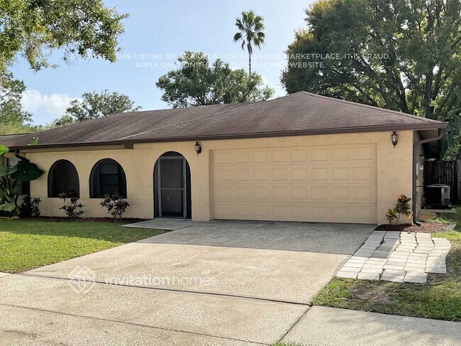 2017 Dockside Dr in Valrico, FL - Foto de edificio - Building Photo