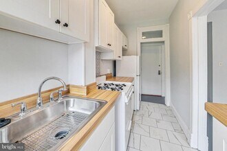 2121 N St NW in Washington, DC - Building Photo - Building Photo
