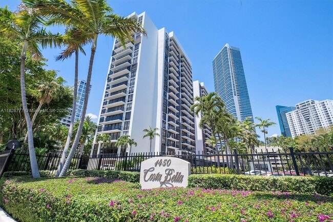 1450 Brickell Bay Dr in Miami, FL - Building Photo - Building Photo