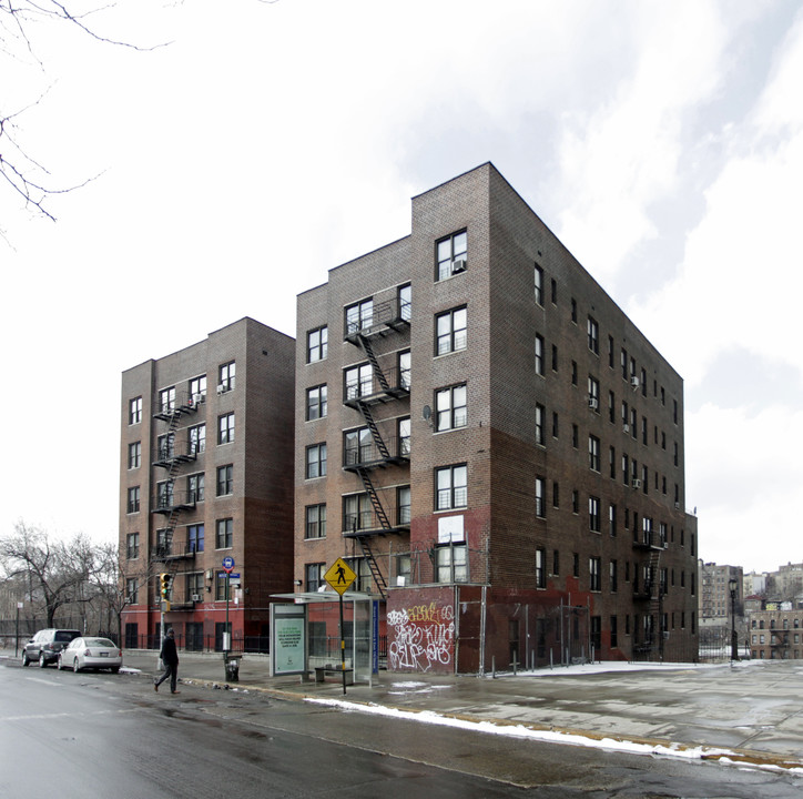 1694 Walton Ave in Bronx, NY - Building Photo