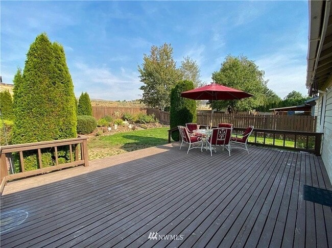 2442 Highlandview Dr in East Wenatchee, WA - Building Photo - Building Photo