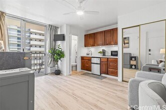 2509 Ala Wai Blvd in Honolulu, HI - Building Photo - Building Photo