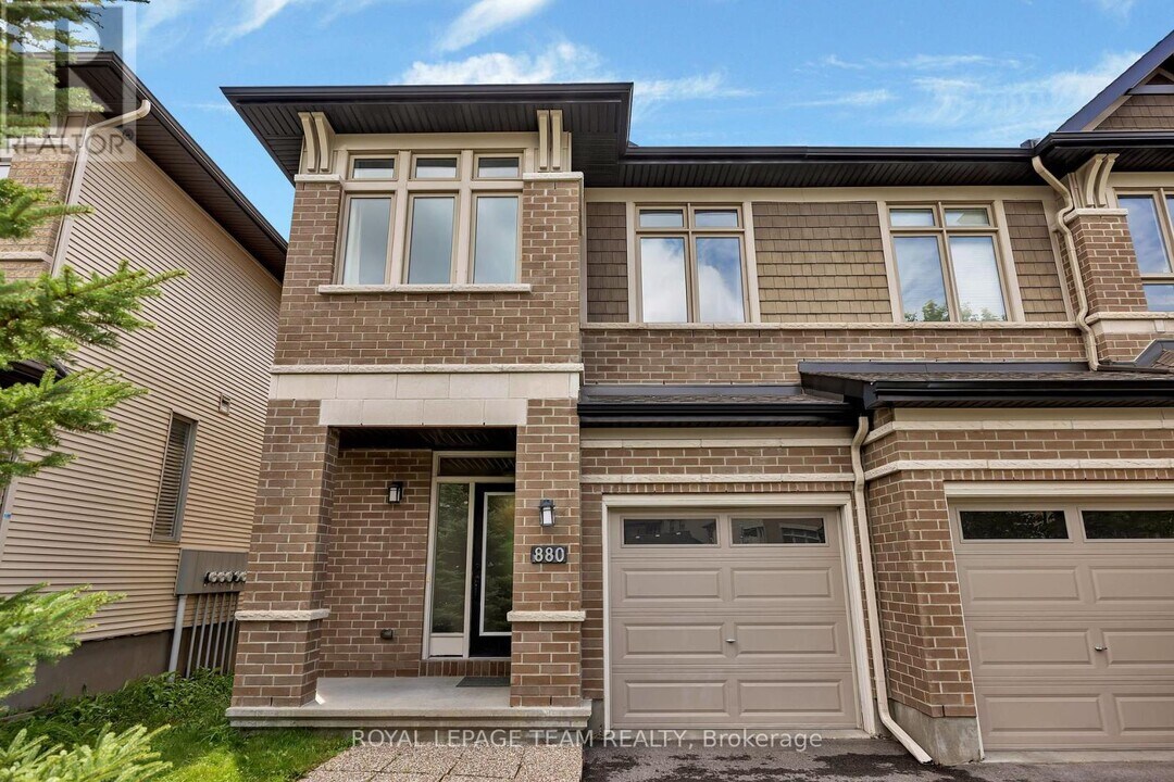880 Fletcher Cir in Ottawa, ON - Building Photo