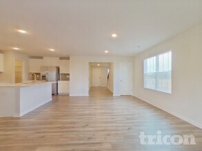 1438 Cattleman Acrs Dr in Inman, SC - Foto de edificio - Building Photo