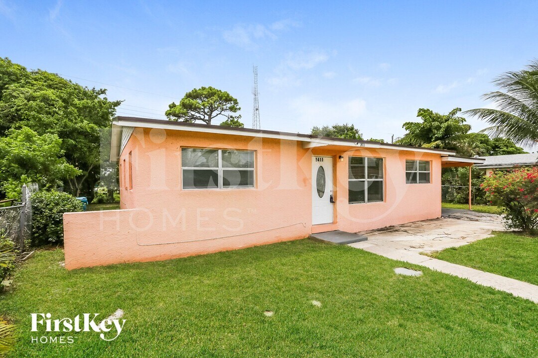 1411 NW 3rd St in Boynton Beach, FL - Building Photo