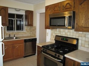 621 Shelton Rd in Ridgewood, NJ - Building Photo - Building Photo