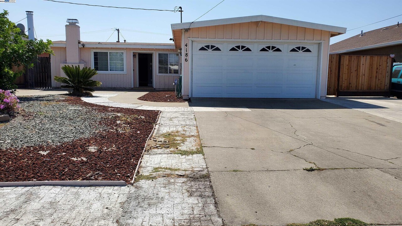4186 Hawkins St in Fremont, CA - Foto de edificio