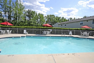 Woodbridge Apartments in Chesapeake, VA - Foto de edificio - Building Photo