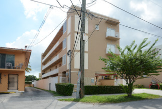 1613 NW 16th Ave in Miami, FL - Building Photo - Building Photo