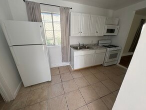 3321 W 63rd St, Unit 3321 in Los Angeles, CA - Foto de edificio - Building Photo