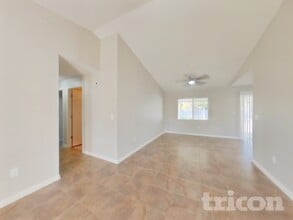 4522 Reynolds Creek Ave in Plant City, FL - Building Photo - Building Photo