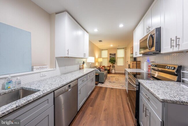 2205 Emerald St in Philadelphia, PA - Building Photo - Building Photo