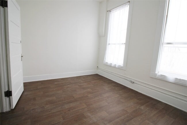 property at 211 W Milam St