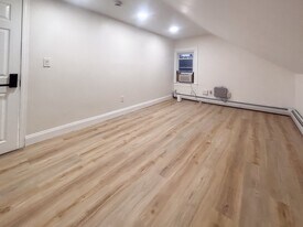 38 Judith St, Unit 3 in Providence, RI - Building Photo