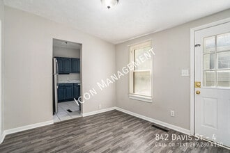 842 Davis St in Kalamazoo, MI - Building Photo - Building Photo