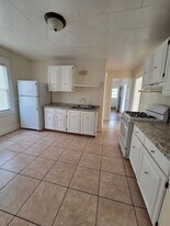 70-72-72 Windemere St in Springfield, MA - Building Photo