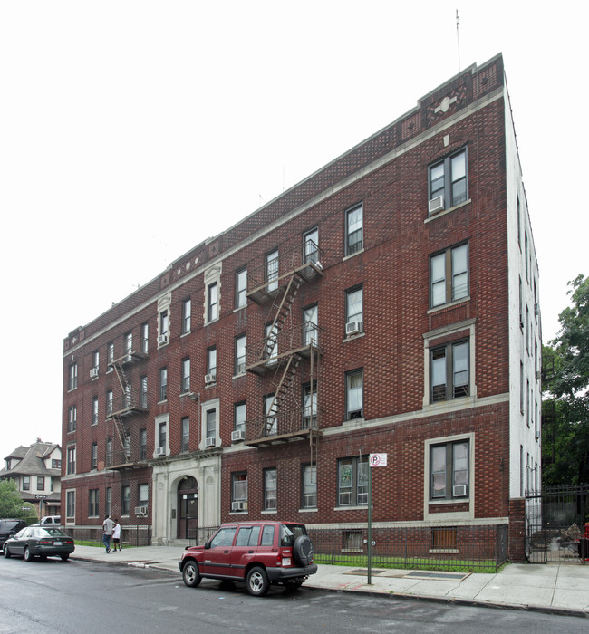 2601 Farragut Rd in Brooklyn, NY - Foto de edificio - Building Photo