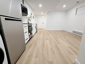 9207-9117 117 Ave NW in Edmonton, AB - Building Photo - Building Photo