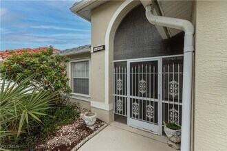 8204 Breton Cir in Ft. Myers, FL - Foto de edificio - Building Photo