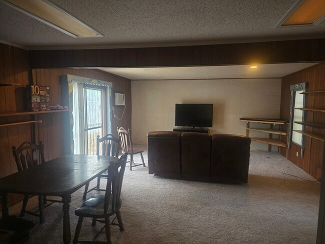 3251 W Woodlawn Ave in San Antonio, TX - Foto de edificio - Building Photo