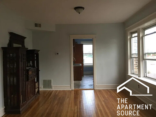 2055 N Albany Ave in Chicago, IL - Building Photo - Building Photo