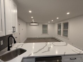 19 Bellport Ln in Bellport, NY - Building Photo - Building Photo