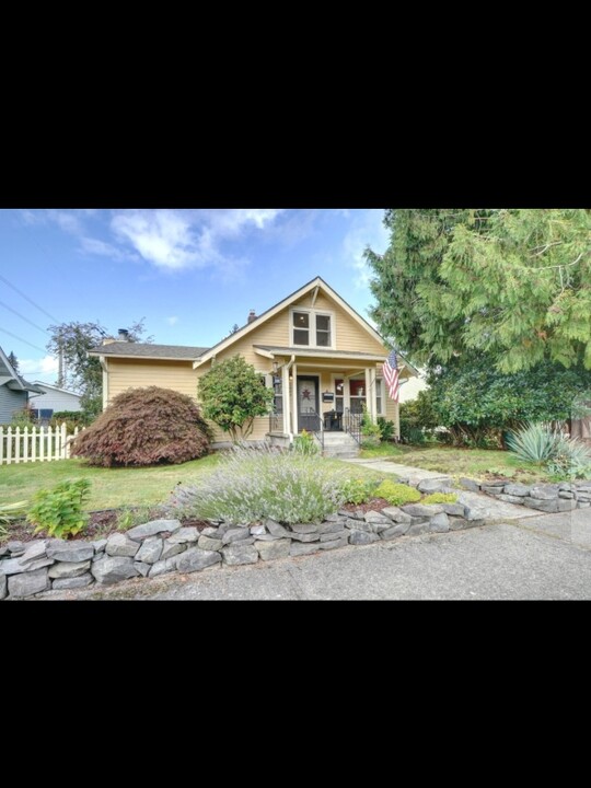 7042 S Montgomery St in Tacoma, WA - Building Photo