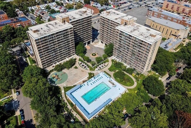 150-38 Union Tpke in Queens, NY - Building Photo - Building Photo